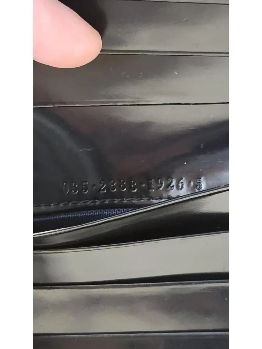 Gucci Black Patent Leather Tri-Fold Wallet - Picture 2 of 9